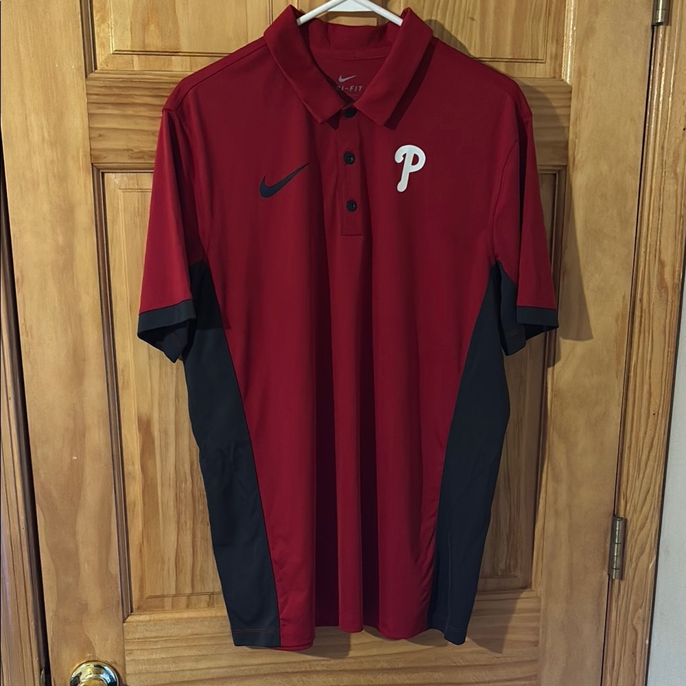 Like New Men’s Nike Philadelphia Phillies Red and Gray Golf Polo